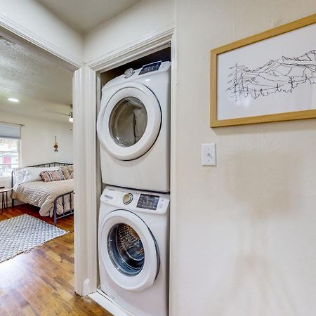 Charming Downtown Bungalow - King Bed, Office 双子瀑布 外观 照片