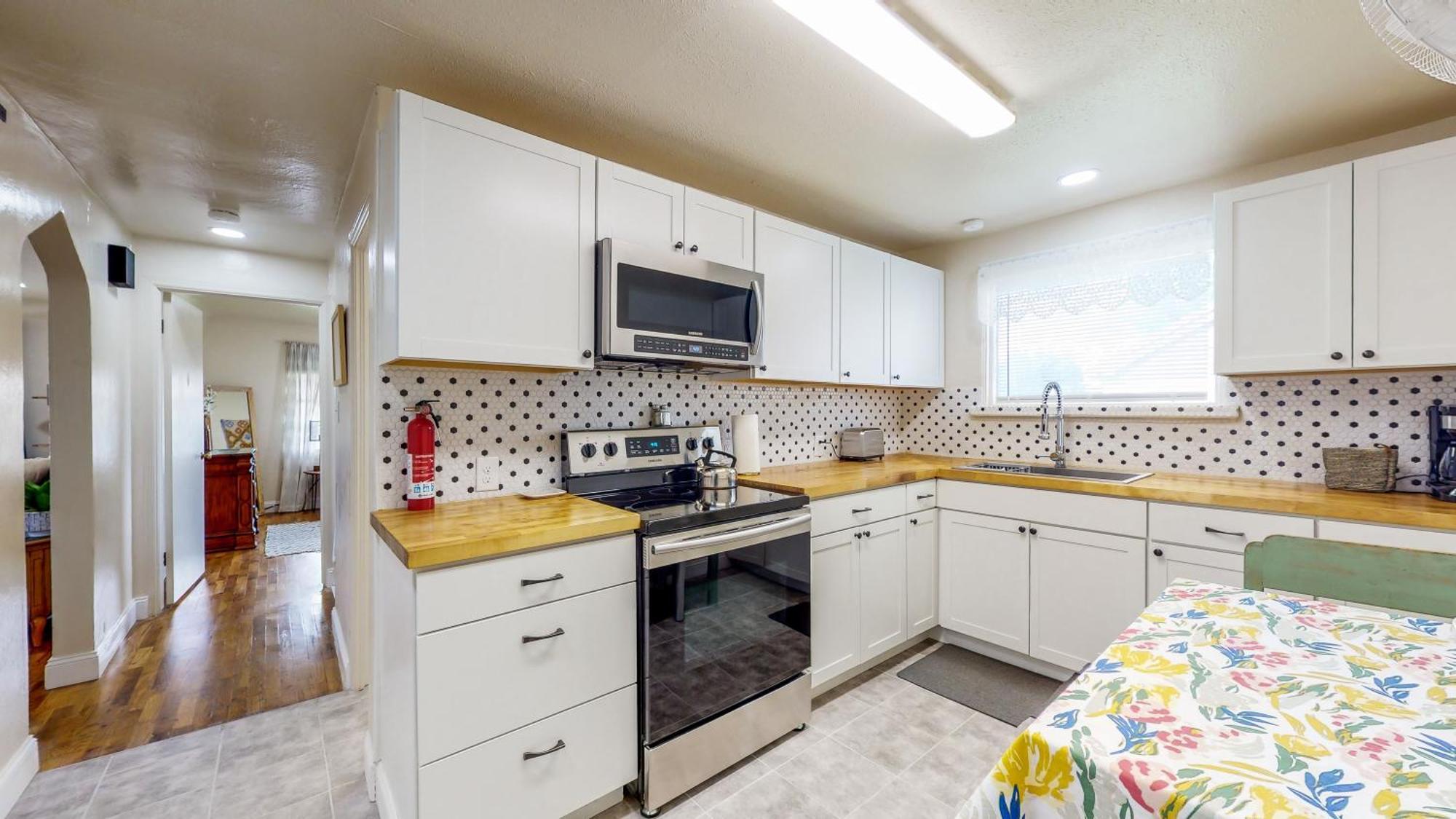 Charming Downtown Bungalow - King Bed, Office 双子瀑布 外观 照片