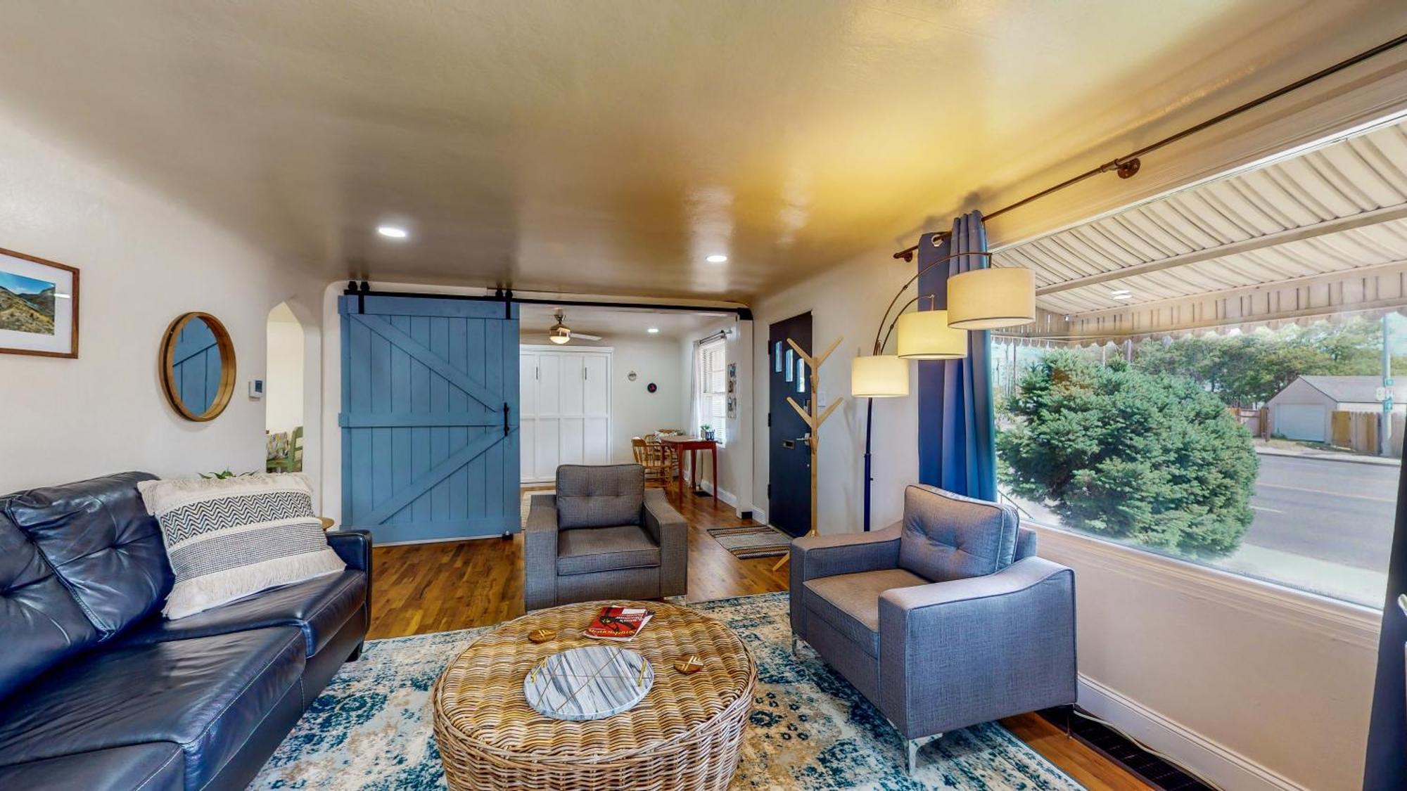 Charming Downtown Bungalow - King Bed, Office 双子瀑布 外观 照片